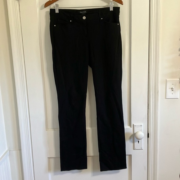 White House Black Market Pants - Women’s black size 6 regular slim leg, White House black market stretch pants